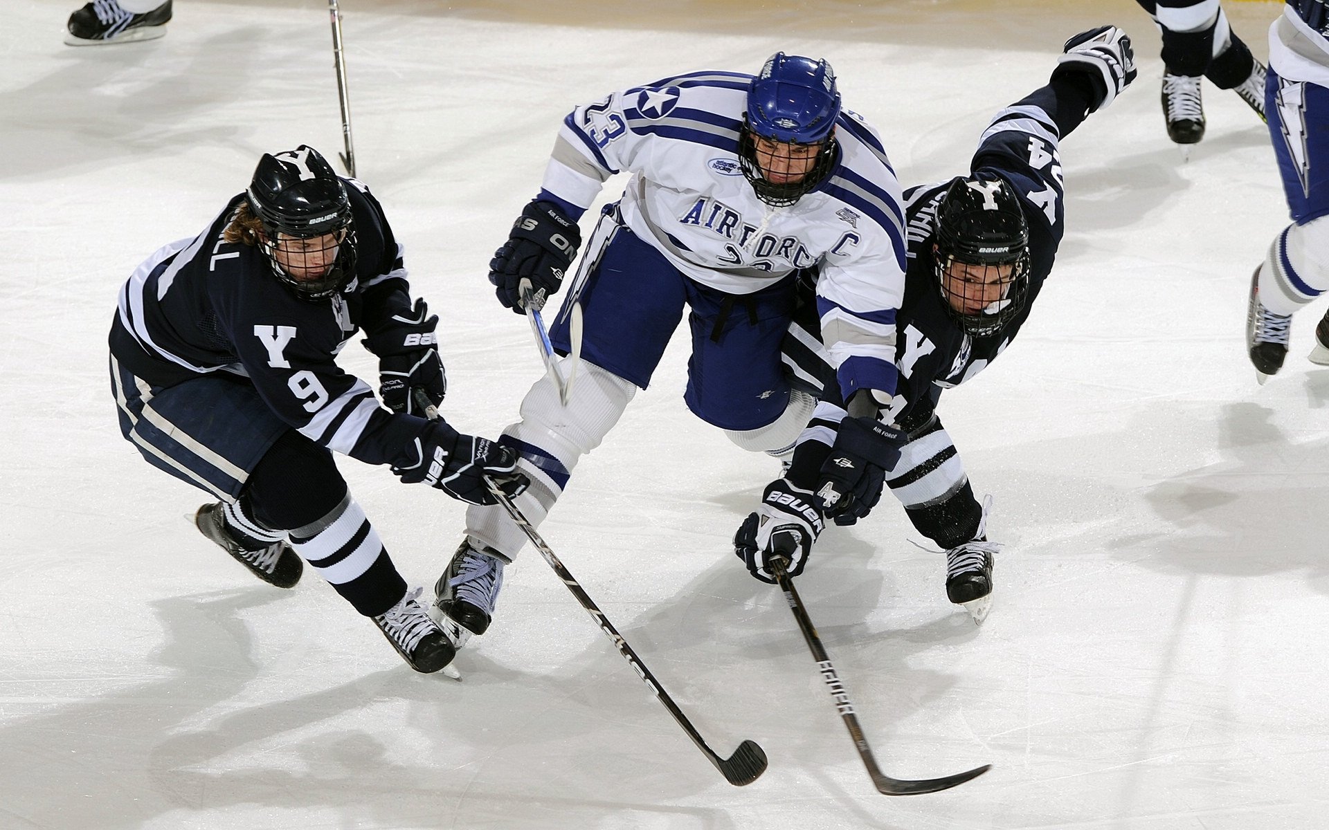 开云备用-足球运动在年轻群体中的影响力持续扩大，社会认同感增强，论青少年足球发展的重要性
